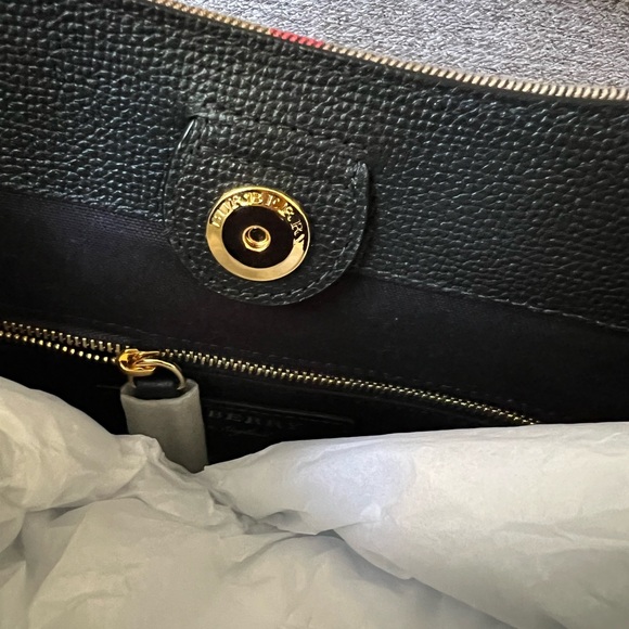 New Burberry Tote Canterbury House Check Derby Canvas Black Leather shou… - Picture 8 of 13